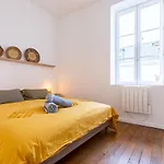 Cote Cour - Centre Ville- Calme - Charme - 4 Voyageurs Apartment