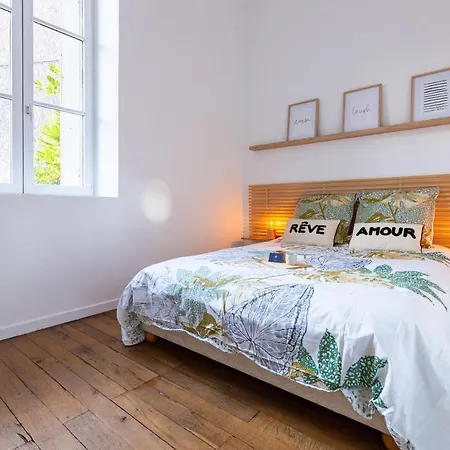 Cote Cour - Centre Ville- Calme - Charme - 4 Voyageurs *