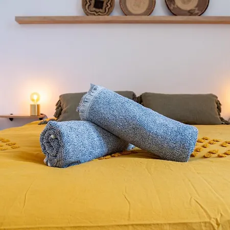 Cote Cour - Centre Ville- Calme - Charme - 4 Voyageurs