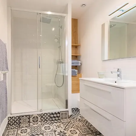 Cote Cour - Centre Ville- Calme - Charme - 4 Voyageurs Daire *