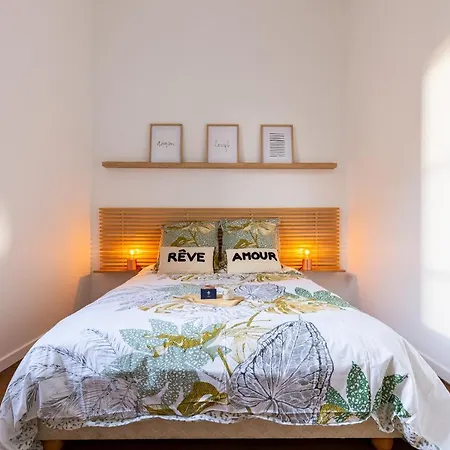 Cote Cour - Centre Ville- Calme - Charme - 4 Voyageurs Appartement *