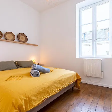 Cote Cour - Centre Ville- Calme - Charme - 4 Voyageurs Appartement