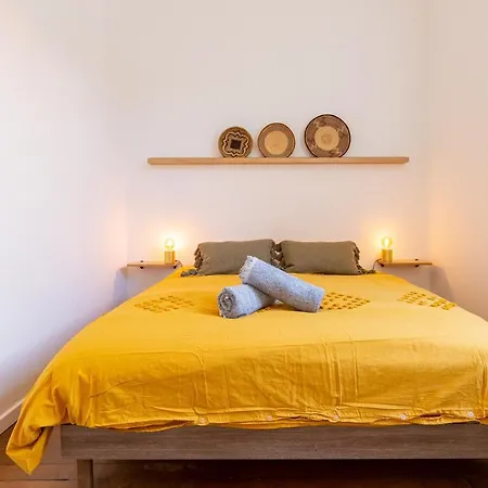 Cote Cour - Centre Ville- Calme - Charme - 4 Voyageurs