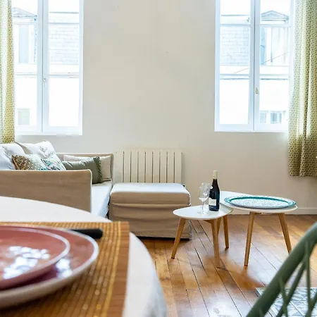 Cote Cour - Centre Ville- Calme - Charme - 4 Voyageurs