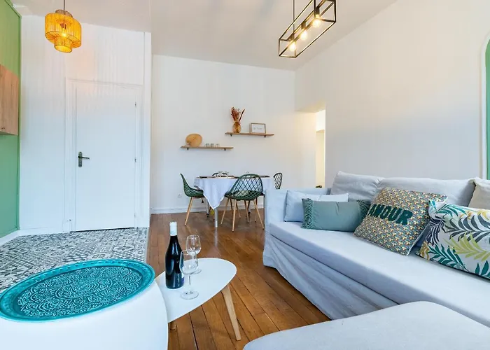 Cote Cour - Centre Ville- Calme - Charme - 4 Voyageurs شقة