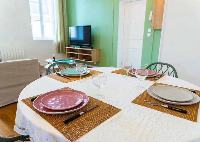 Cote Cour - Centre Ville- Calme - Charme - 4 Voyageurs * ديجون