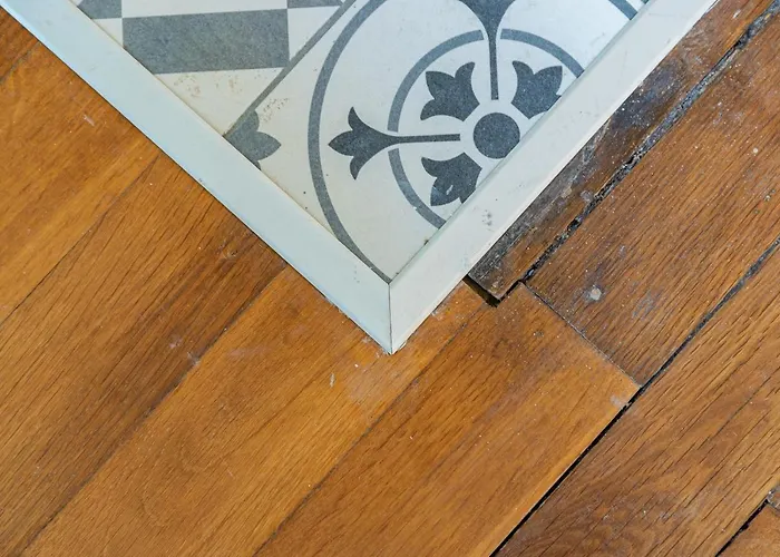 Cote Cour - Centre Ville- Calme - Charme - 4 Voyageurs *