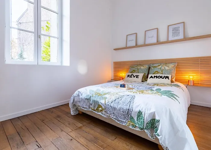 Cote Cour - Centre Ville- Calme - Charme - 4 Voyageurs *