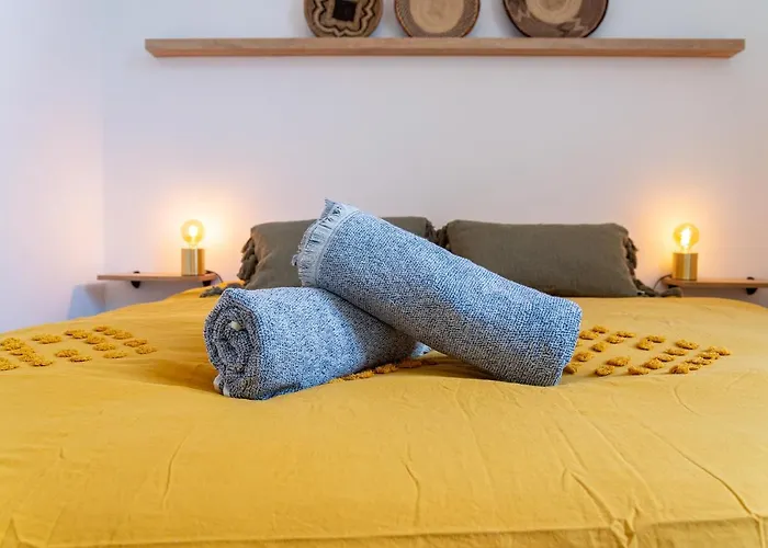 Cote Cour - Centre Ville- Calme - Charme - 4 Voyageurs