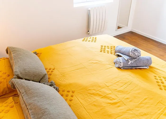 Cote Cour - Centre Ville- Calme - Charme - 4 Voyageurs Apartman Dijon