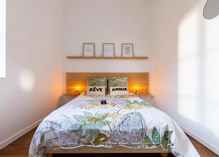 Cote Cour - Centre Ville- Calme - Charme - 4 Voyageurs Apartman *