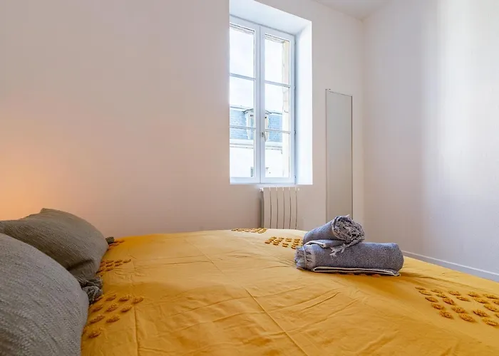 Cote Cour - Centre Ville- Calme - Charme - 4 Voyageurs * Dijon