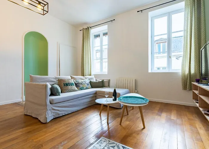 Apartment Cote Cour - Centre Ville- Calme - Charme - 4 Voyageurs