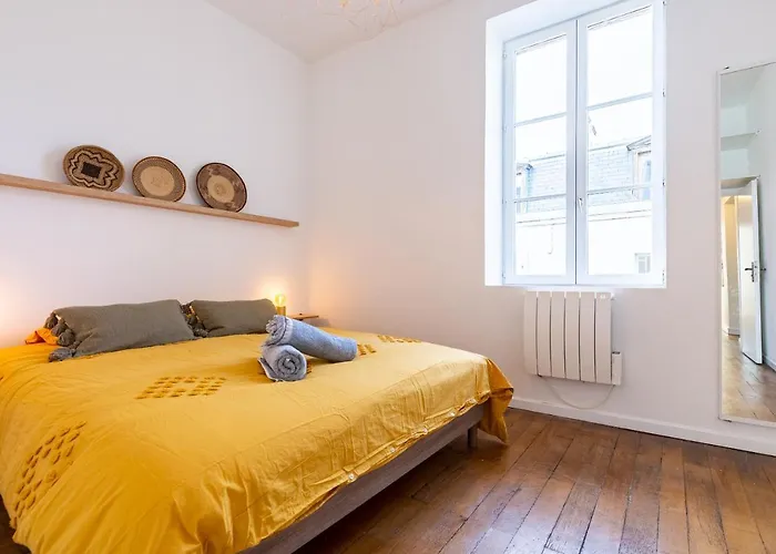 Cote Cour - Centre Ville- Calme - Charme - 4 Voyageurs Apartment