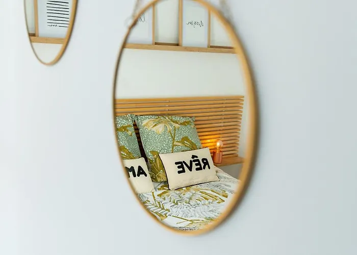 Cote Cour - Centre Ville- Calme - Charme - 4 Voyageurs *