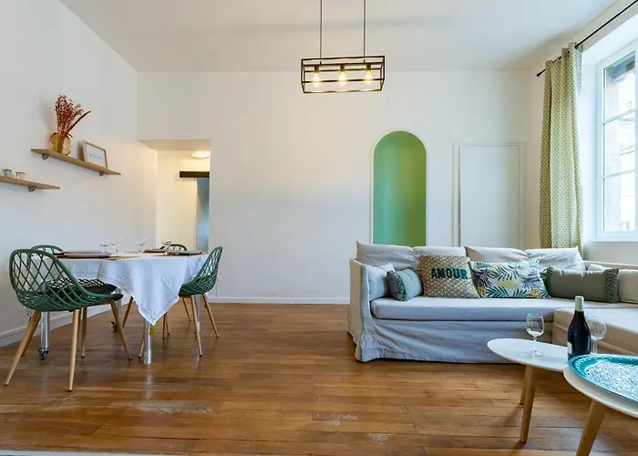 شقة Cote Cour - Centre Ville- Calme - Charme - 4 Voyageurs