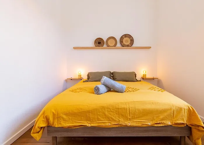 Cote Cour - Centre Ville- Calme - Charme - 4 Voyageurs