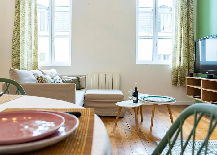 Cote Cour - Centre Ville- Calme - Charme - 4 Voyageurs